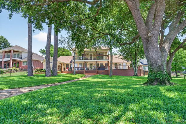 495 Wildwood Drive, Onalaska, TX 77360