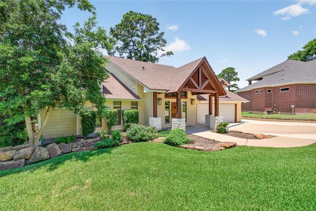 495 Wildwood Drive, Onalaska, TX 77360