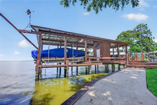 495 Wildwood Drive, Onalaska, TX 77360