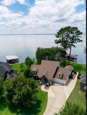 495 Wildwood Drive, Onalaska, TX 77360