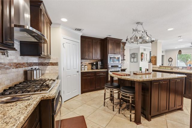 495 Wildwood Drive, Onalaska, TX 77360