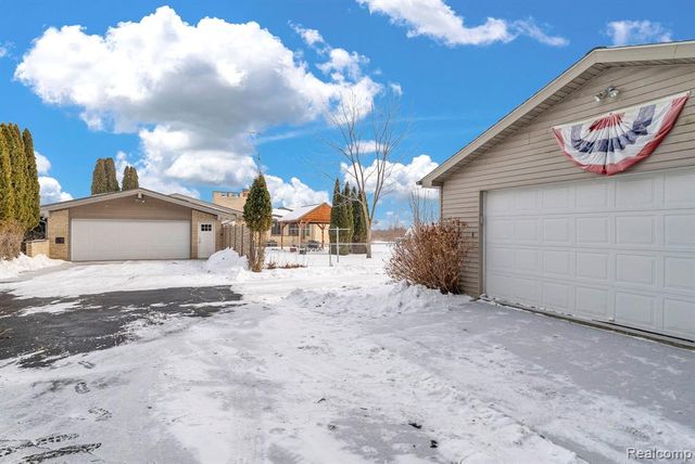 6800 Peck Road, Lexington, MI 48450