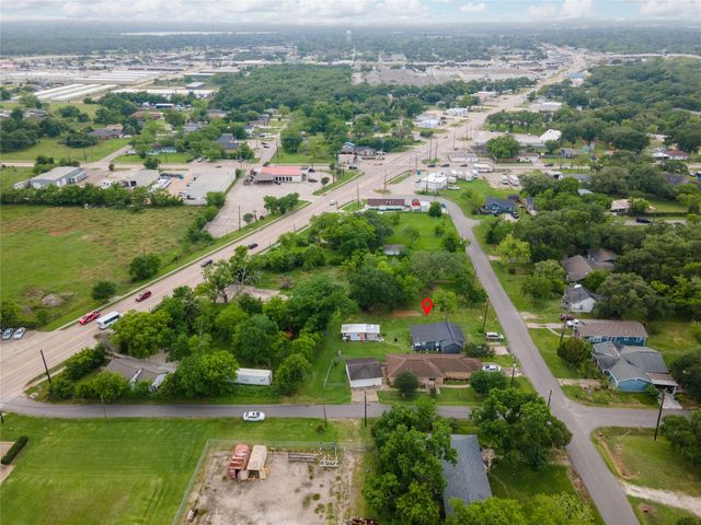 507 Cemetery Street, Clute, TX 77531