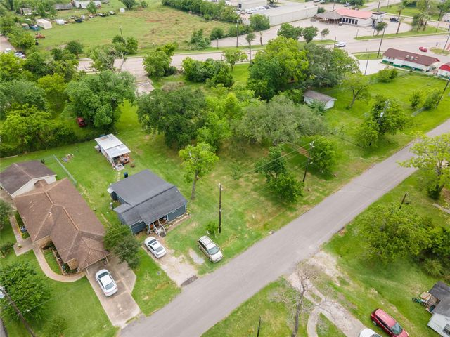 507 Cemetery Street, Clute, TX 77531
