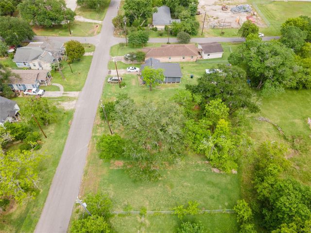 507 Cemetery Street, Clute, TX 77531