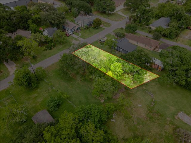 507 Cemetery Street, Clute, TX 77531