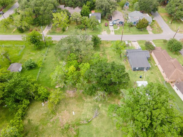 507 Cemetery Street, Clute, TX 77531
