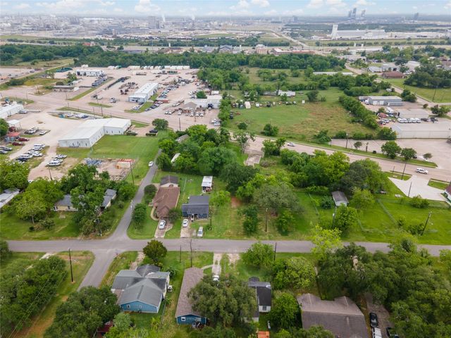 507 Cemetery Street, Clute, TX 77531