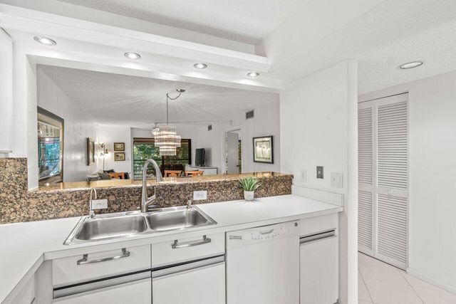 5380 Cedar Lake Drive 303, Boynton Beach, FL 33437