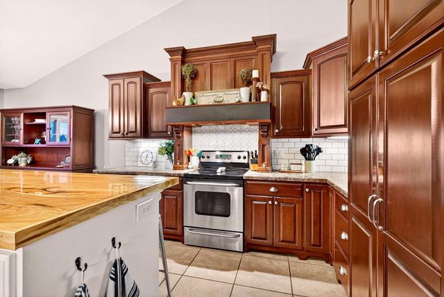 8094 COLEMAN RIDGE ROAD, Neenah, WI 54956