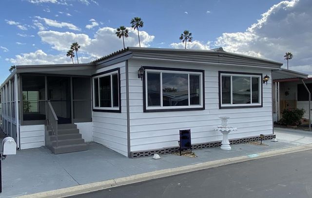 601 N Kirby Street 102, Hemet, CA 92545