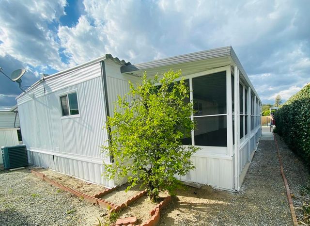 601 N Kirby Street 102, Hemet, CA 92545