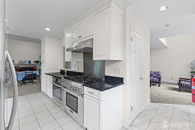 130 Sayre Drive 130, Plainsboro, NJ 08540