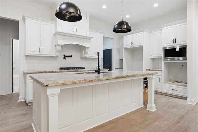 1120 Mary Diane Mccall, Lake Charles, LA 70605