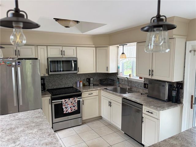 215 Larch Oval, Coolbaugh Twp, PA 18466