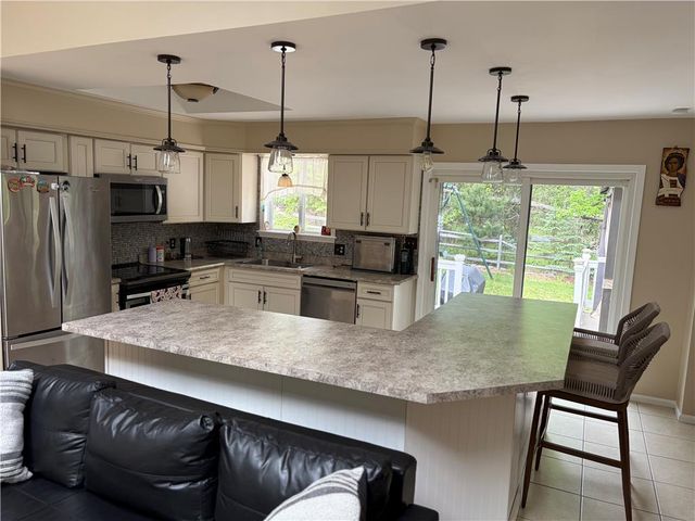 215 Larch Oval, Coolbaugh Twp, PA 18466