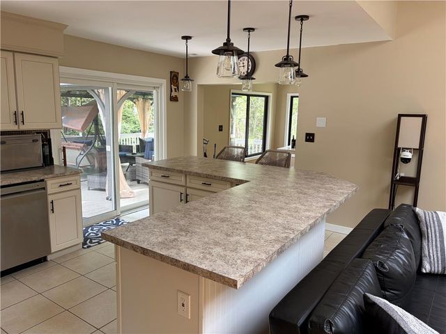 215 Larch Oval, Coolbaugh Twp, PA 18466