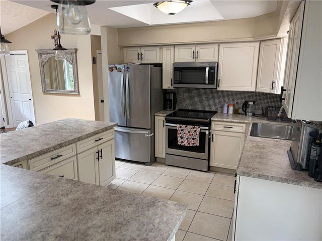 215 Larch Oval, Coolbaugh Twp, PA 18466
