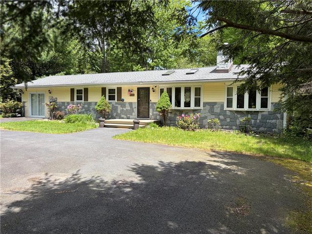 215 Larch Oval, Coolbaugh Twp, PA 18466
