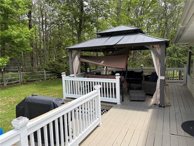 215 Larch Oval, Coolbaugh Twp, PA 18466