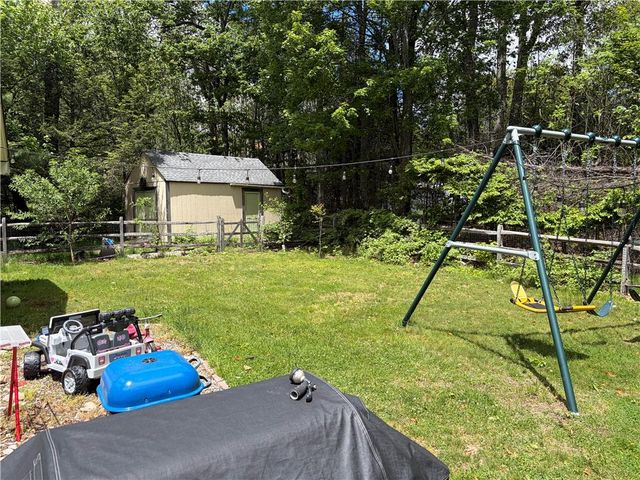 215 Larch Oval, Coolbaugh Twp, PA 18466