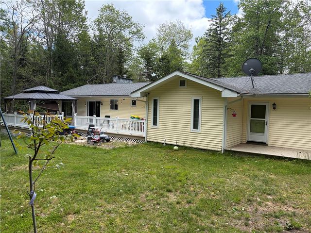 215 Larch Oval, Coolbaugh Twp, PA 18466