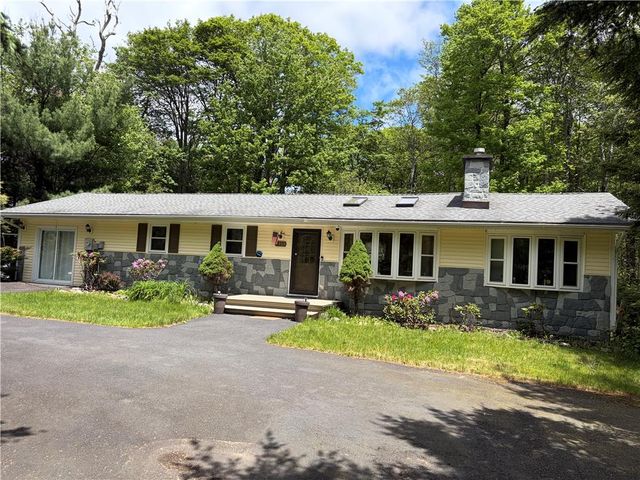 215 Larch Oval, Coolbaugh Twp, PA 18466