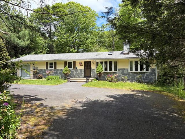 215 Larch Oval, Coolbaugh Twp, PA 18466