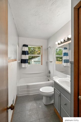 3718 J Street, Lincoln, NE 68510