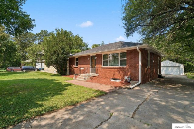 3718 J Street, Lincoln, NE 68510