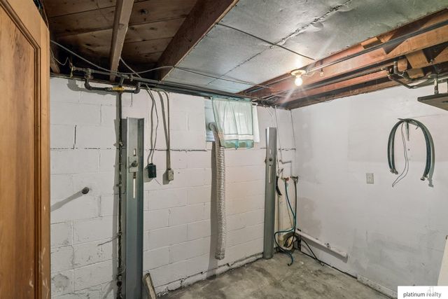 3718 J Street, Lincoln, NE 68510