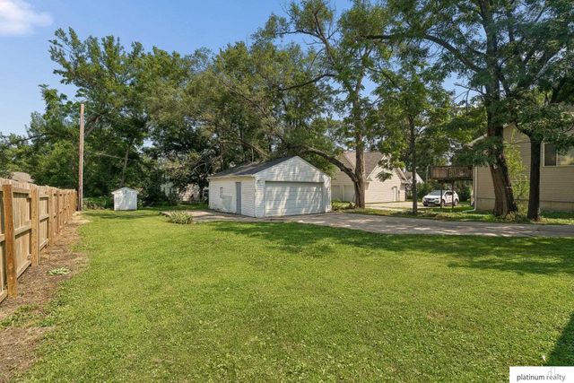 3718 J Street, Lincoln, NE 68510