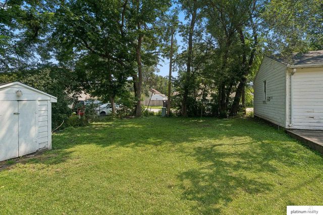 3718 J Street, Lincoln, NE 68510