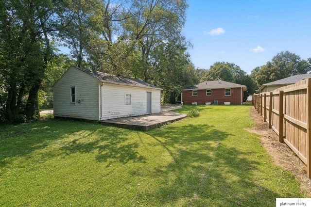 3718 J Street, Lincoln, NE 68510