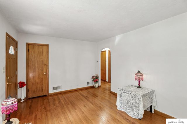 3718 J Street, Lincoln, NE 68510