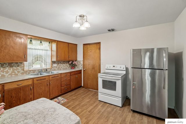 3718 J Street, Lincoln, NE 68510