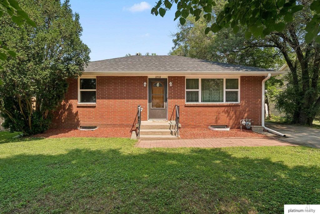 3718 J Street, Lincoln, NE 68510