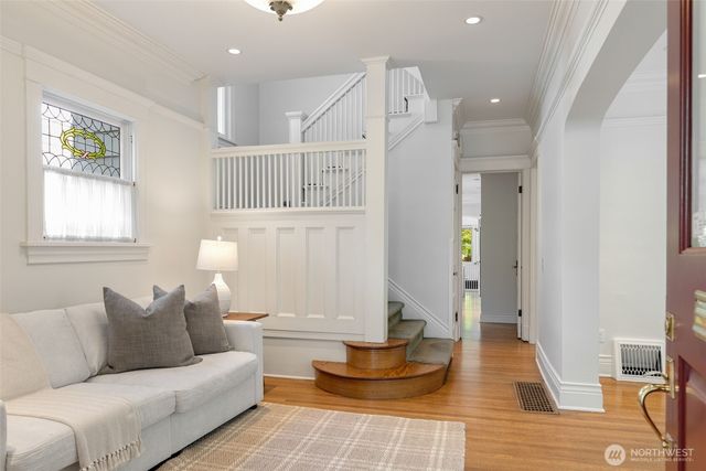 1218 3rd Avenue W, Seattle, WA 98119