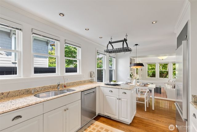 1218 3rd Avenue W, Seattle, WA 98119