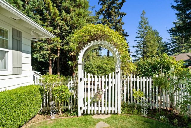 560 Hacienda Drive, Scotts Valley, CA 95066