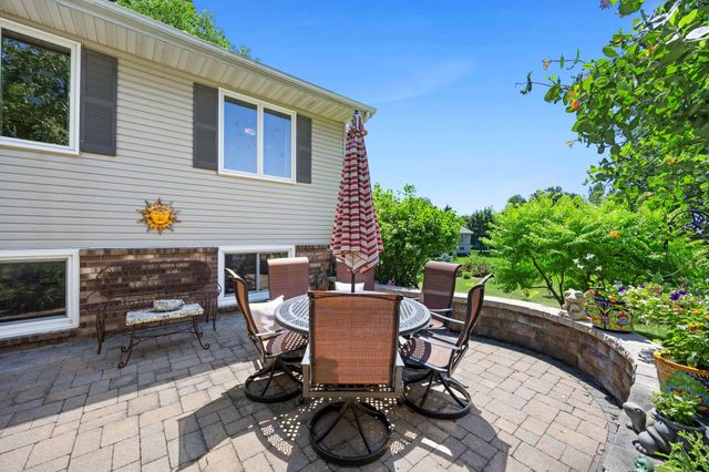 11825 44th Avenue N, Plymouth, MN 55442