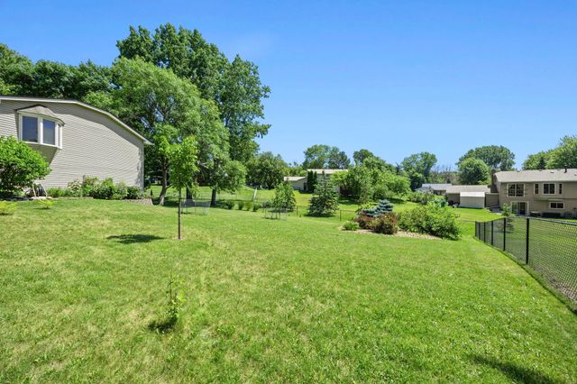 11825 44th Avenue N, Plymouth, MN 55442