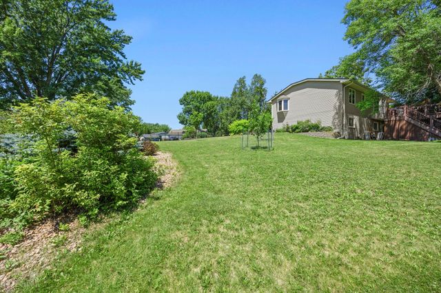 11825 44th Avenue N, Plymouth, MN 55442
