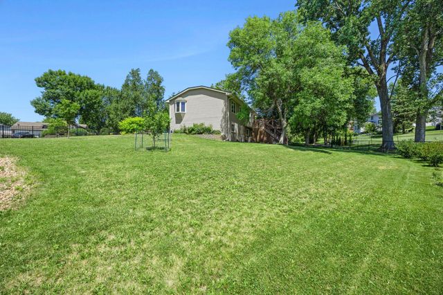 11825 44th Avenue N, Plymouth, MN 55442