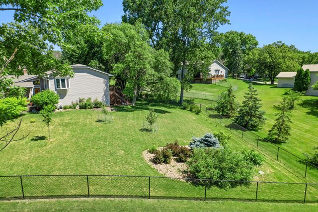 11825 44th Avenue N, Plymouth, MN 55442