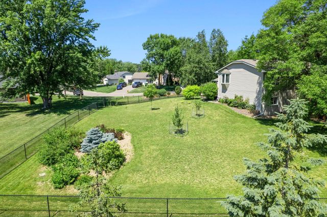 11825 44th Avenue N, Plymouth, MN 55442