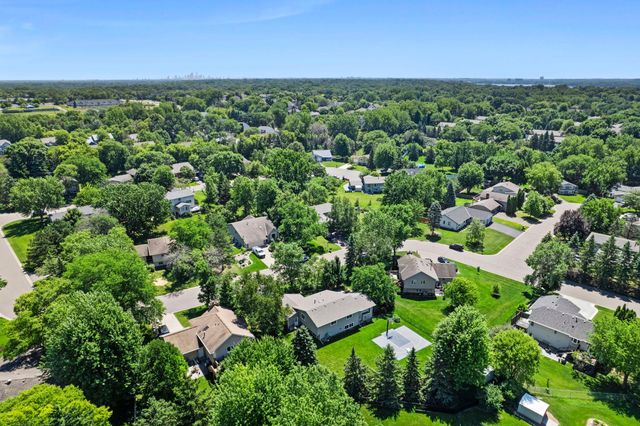 11825 44th Avenue N, Plymouth, MN 55442