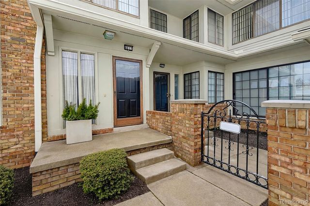 6011 Pebble Lane Court, West Bloomfield Charter Township, MI 48322