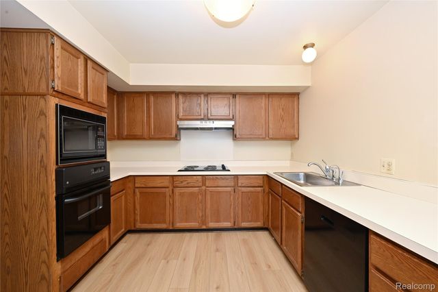 6011 Pebble Lane Court, West Bloomfield Charter Township, MI 48322