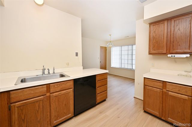 6011 Pebble Lane Court, West Bloomfield Charter Township, MI 48322